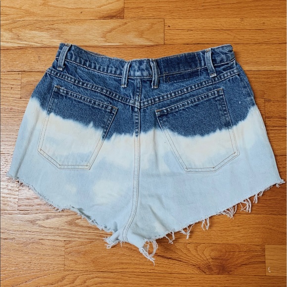Vintage high waisted bleach shorts - Picture 2 of 3
